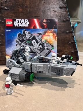 LEGO Star Wars First Order Snowspeeder (set 75100) with Snowtrooper Minifigures